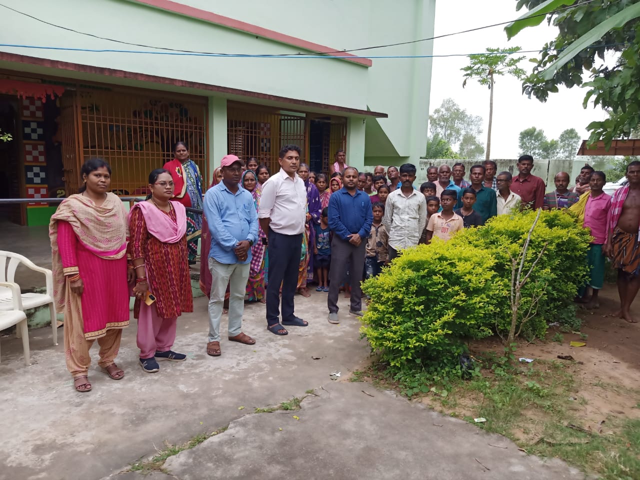 You are currently viewing ବାତ୍ୟା ଦନା କୁ ଦେଖି ସତର୍କତା ପ୍ରଶାସନ ପକ୍ଷରୁ ଆଦିବାସୀ ବହୁଳ ଗ୍ରାମବାସୀଙ୍କୁ ସ୍ଥାନାନ୍ତର