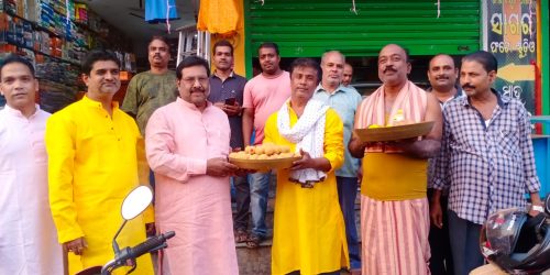 ମା ‘ପାଟଖଣ୍ଡା ମାର୍କେଟ ବ୍ୟବସାୟୀ ସଂଘ ତରଫରୁ ଦୀପାବଳି ଉପଲକ୍ଷେ ଦୀପଦାନ ସହ ପ୍ରସାଦ ବଣ୍ଟନ