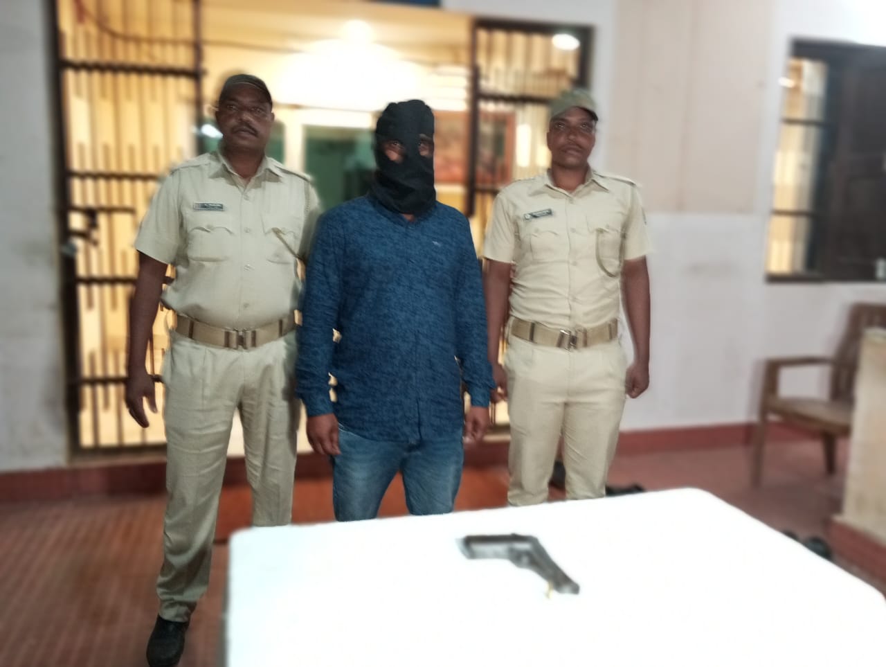 You are currently viewing 4 ନରହତ୍ୟା 20 ଡକାୟତ ମାମଲାରେ ସମ୍ପୃକ୍ତ ମୋଷ୍ଟ ୱାଣ୍ଟେଡ ପ୍ରଦୀପ ପରିଡା କୁ ଗିରଫ କଲା ଖଲ୍ଲିକୋଟ ପୋଲିସ ,