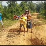 Read more about the article ଶୁଣିଲାନି ପ୍ରଶାସନ: ଶ୍ରମ ଓ ଅର୍ଥଦାନ କରି ରାସ୍ତା ମରାମତି କଲେ ଗ୍ରାମବାସୀ