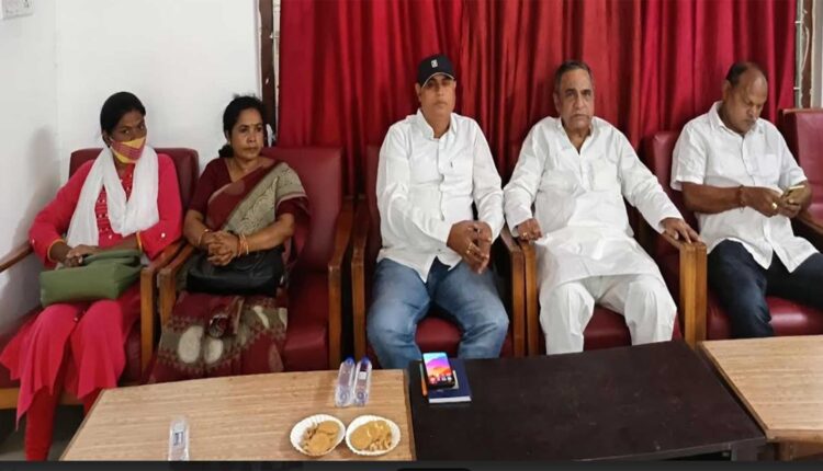 You are currently viewing ଆମ୍ବ ଟାକୁଆ ଖାଇ ମୃତ୍ୟୁ ଘଟଣା, ବିଚାର ବିଭାଗୀୟ ତଦନ୍ତ ପାଇଁ ଦାବୀ