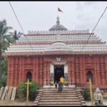 Read more about the article ଖଲ୍ଲିକୋଟ ଶ୍ରୀଜଗନ୍ନାଥ ମନ୍ଦିର ଗୁମୁଟ ରୁ ଖସିଲା ଦେଢ଼ କିଲୋ ଓଜନ ର ପଥର ମନ୍ଦିର ସ୍ଥାୟୀତ୍ୱ ନେଇ ବୁଦ୍ଧିଜୀବୀ ମହଲ ଚିନ୍ତିତ ,