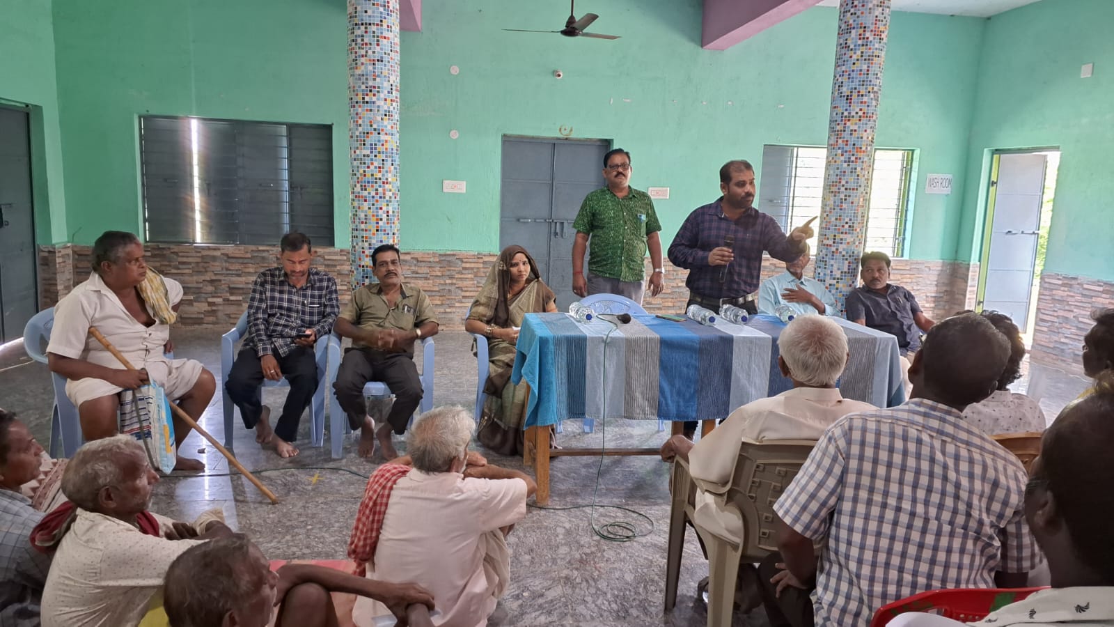 You are currently viewing ସେବା ସମବାୟ ସମିତିରେ ଧାନ କ୍ରୟ ପାଇଁ ସଚେତନତା ବୈଠକ