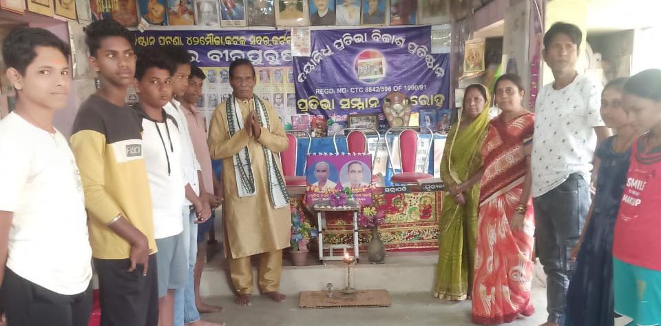 You are currently viewing ଗାନ୍ଧିବାଦୀ,ସମାଜସେବୀ, ଚିତ୍ରଶିଳ୍ପୀ ଆନନ୍ଦ ଚନ୍ଦ୍ର ମହାନ୍ତିଙ୍କ ପୂଣ୍ୟତିଥି ।