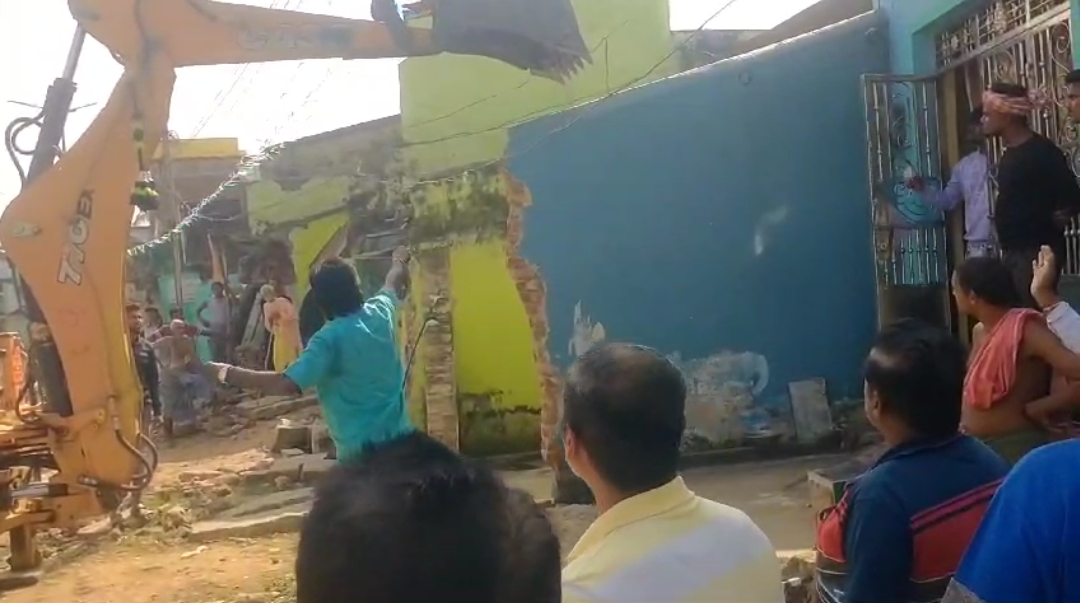 You are currently viewing ନଳବଣ୍ଟା ଜାତୀୟ ରାଜପଥ ରୁ ଜବରଦଖଲ ଉଛେଦ ,