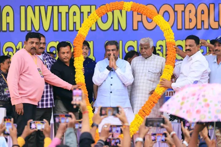 You are currently viewing ଷଷ୍ଠ ଅଲ ଇଣ୍ଡିଆ ଇନଭିଟେସନ ଫୁଟବଲ ଟୁର୍ଣ୍ଣାମେଣ୍ଟ ସମାରୋହ ରେ କେନ୍ଦ୍ରମନ୍ତ୍ରୀ ଧମେନ୍ଦ୍ର ପ୍ରଧାନ