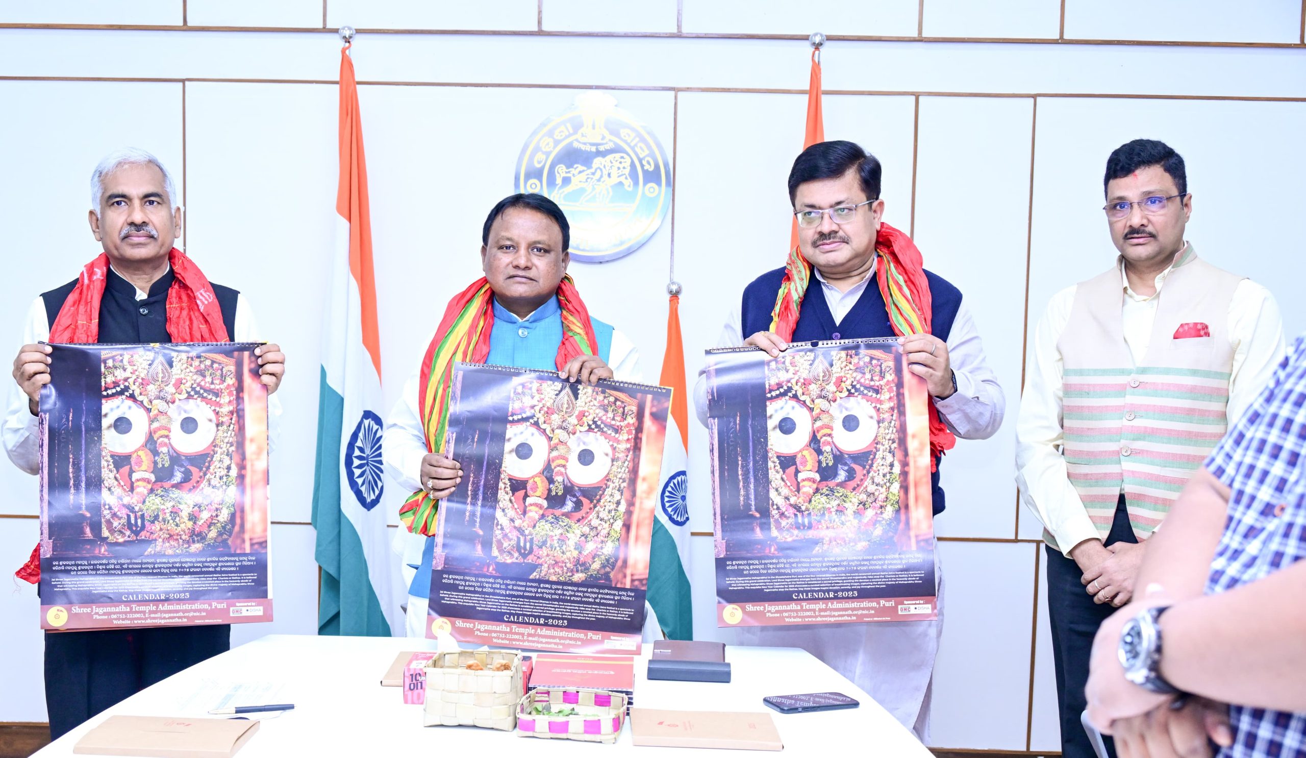 You are currently viewing ଶ୍ରୀମନ୍ଦିର ପ୍ରଶାସନ ପକ୍ଷରୁ ପ୍ରକାଶିତ ଇଂରାଜୀ ନୂତନ ବର୍ଷ ୨୦୨୫ ର ଡେସ୍କ୍ କ୍ୟାଲେଣ୍ଡର୍ ଓ ୱାଲ୍ କ୍ୟାଲେଣ୍ଡର୍ ମୁଖ୍ୟମନ୍ତ୍ରୀଙ୍କ ଦ୍ୱାରା ଲୋକାର୍ପିତ