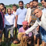 Read more about the article ଲଗାଣ ବର୍ଷା ରେ ଖେୟ ଖେତୀ ହୋଇଥିବା ଚାଷି ଙ୍କ ବିଭିନ୍ନ ପଞ୍ଚାୟତପରିଦଶନ କଲେ ବି ଡି ଓ