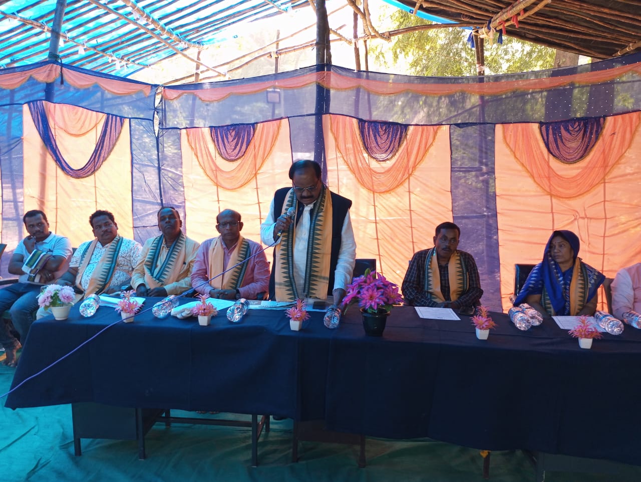 You are currently viewing ଖଲ୍ଲିକୋଟ ବ୍ଲକ ରେ ଖୋଲିଲା ଧାନ ମଣ୍ଡି |ଓଦା ଓ ଗଜା ଧାନ କୁ ନେଇ ଚିନ୍ତାରେ ଚାଷୀ |