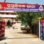 Read more about the article ଭାରସାମ୍ୟ ହରାଇ ଗଛରେ ପିଟି ହେଲା ବାଇକ୍‌, ଚାଲିଗଲା ଯୁବକଙ୍କ ଜୀବନ