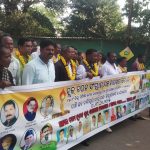 Read more about the article ବାରଖମା ପଞ୍ଚାୟତକୁ ନୂତନ ବ୍ଲକ ଗଠନ ଦାବି : ପାରମ୍ପରିକ ଅସ୍ତ୍ର ଶସ୍ତ୍ର ଧରି ଗର୍ଜନ କଲେ ୮ ପଞ୍ଚାୟତ ବାସିନ୍ଦା