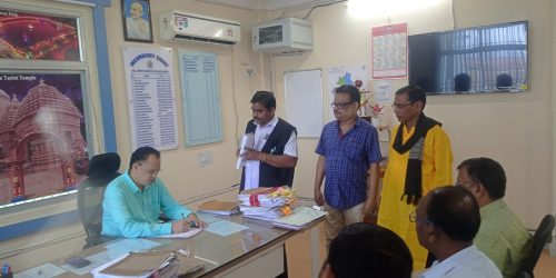 ଧାନମଣ୍ଡି ପରିଚାଳନା ତୃଟି ସମେତ ସାତ ଦଫା ଦାବିରେ ଅଲ୍ ଇଣ୍ଡିଆ ଫରୱାର୍ଡ ବ୍ଲକ ପକ୍ଷରୁ ମୁଖ୍ୟମନ୍ତ୍ରୀଙ୍କ ଉଦ୍ଦେଶ୍ଯରେ ଦାବିପତ୍ର ପ୍ରଦାନ ।