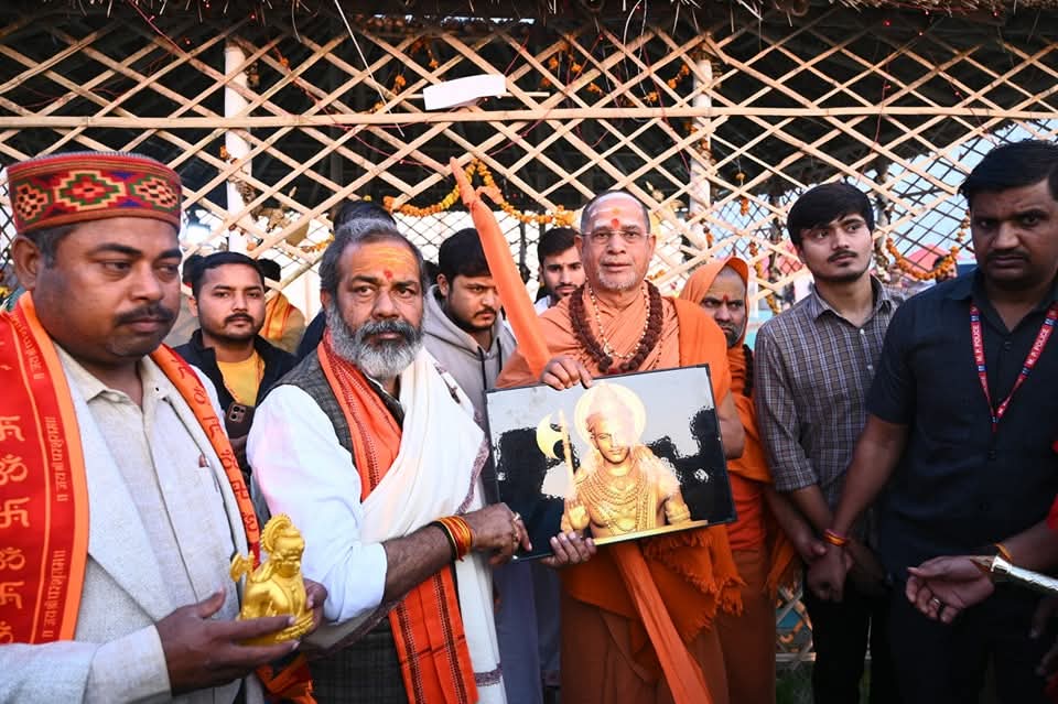 You are currently viewing अनंत श्री विभूषित जगद्गुरु शंकराचार्य स्वामी श्री सदानंद सरस्वती जी महाराज द्वारका शारदा पीठ द्वारा किया गया 1 लाख 8 हजार भगवान श्री परशुराम चालीसा का विमोचन।