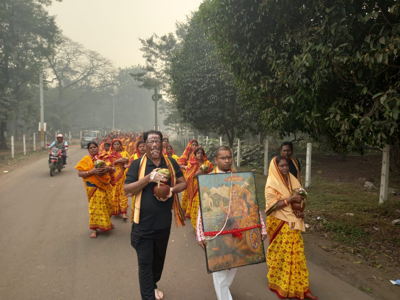 You are currently viewing ଦେଉଳବେଡା ସ୍ଥିତ ଶନି ମନ୍ଦିର ର ୧୩ ତମ ବାର୍ଷିକ ଉତ୍ସବ ଉପଲକ୍ଷେ କଳସ ଯାତ୍ରା