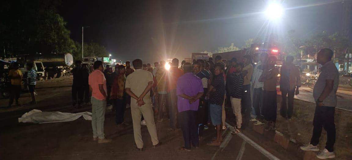 You are currently viewing ଅଜଣା ଗାଡି ଧକ୍କାରେ ଯୁବକଙ୍କ ମୃତ୍ୟୁ