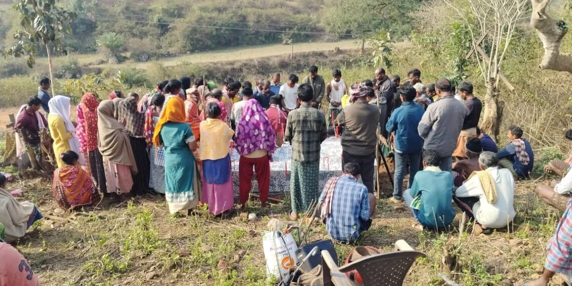 You are currently viewing କନ୍ଧମାଳରେ ଆଉ ଏକ ଦାଦନ ଯନ୍ତ୍ରଣା: ଦାଦନ ଖଟିବାକୁ ଯାଇ ଶବ ହୋଇ ଫେରିଲେ