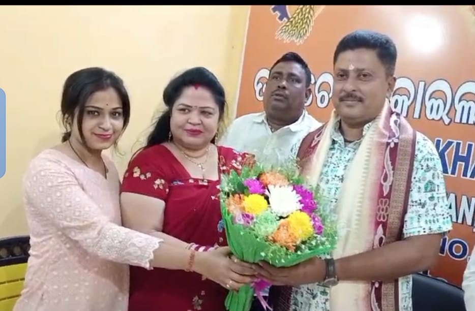 You are currently viewing ରଞ୍ଜନ ବେହେରା ହେଲେ ଅଖିଲ ଭାରତୀୟ ଖଦାନ ମଜଦୂର ସଂଘର ନୂଆଁ କାର୍ଯ୍ୟକାରୀ ଅଧ୍ୟକ୍ଷ ।*ସୁଶ୍ରୀ ସୁସ୍ମିତା ପଟେଲ ଙ୍କୁ ମଧ୍ୟ ଅଖିଳଭାରତୀୟ ଖଦାନ ମଜଦୂର ସଂଘ (କୋଲ ଫେଡେରେଶନ) ର ସମ୍ପାଦିକା ରୂପେ ମନୋନୀତ କରାଯାଇଛି ।