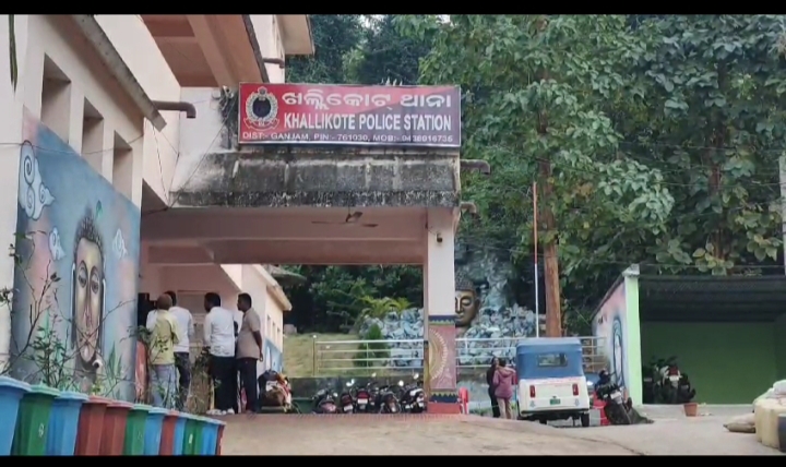 You are currently viewing ନୂତନ ଗୁରୁଣ୍ଠିରେ ଯୌତୁକ ଜନିତ ବଧୂ ନିର୍ଯ୍ୟାତନା, ପରିବାର ଲୋକେ ଆଣିଲେ ହତ୍ୟା ଅଭିଯୋଗ, ଶ୍ୱଶୁର ଘରେ 8 ଘଣ୍ଟା ପଡ଼ି ରହିଲା ଶବ ,