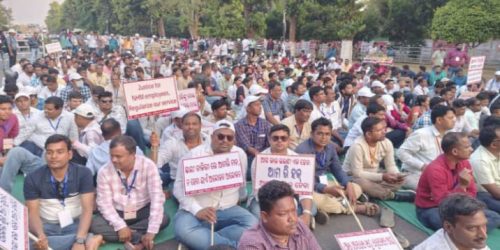 କନ୍ଧମାଳ ଜାତୀୟ ସ୍ୱାସ୍ଥ୍ୟ ମିଶନ କର୍ମଚାରୀଙ୍କ ସମସ୍ୟା ସମାଧାନ ଦିଗରେ ପଦକ୍ଷେପ ଗ୍ରହଣ କରିବାକୁ ଧାରଣା