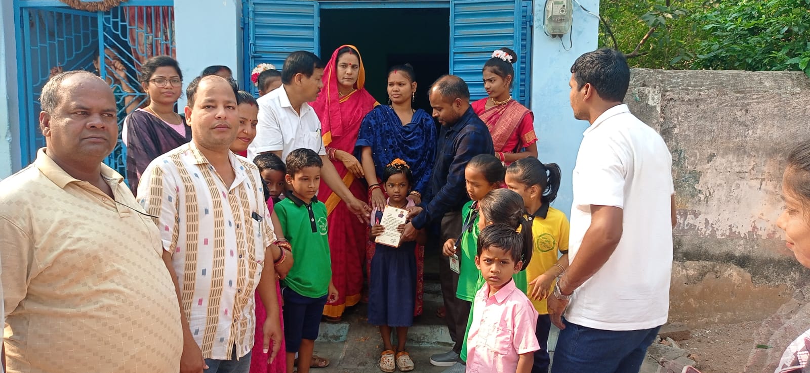 You are currently viewing ପ୍ରବେଶ ଓ ଖଡ଼ିଛୁଆଁ ପାଇଁ ଶିଶୁଙ୍କୁ ନିମନ୍ତ୍ରିତ କଲେ ବିଡ଼ିଓ ଏବଂ ଶିକ୍ଷାଧିକାରୀ।