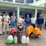 Read more about the article ଅଙ୍ଗନୱାଡି ଗୃହରୁ ରନ୍ଧା ମଦ ଜବତ ସହ ତିନି ଗିରଫ