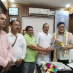 Read more about the article ସୂଚନା ଓ ଲୋକସମ୍ପର୍କ ବିଭାଗ ନବ ନିଯୁକ୍ତ ନିର୍ଦ୍ଦେଶକଙ୍କୁ କ୍ଷୁଦ୍ର ଓ ମଧ୍ୟମ ସମ୍ବାଦପତ୍ର ସଂଘର ସ୍ଵାଗତ ସମ୍ବର୍ଦ୍ଧନା।