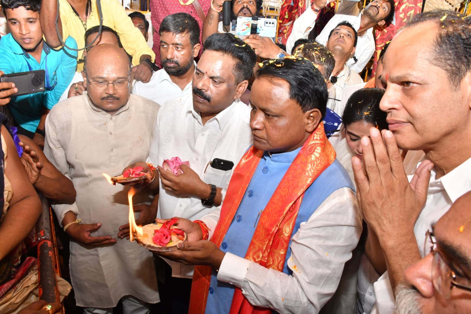 You are currently viewing ଗଞ୍ଜାମ ପ୍ରସିଦ୍ଧ ମା ବୁଢୀ ଠାକୁରାଣୀ ଙ୍କୁ ଦର୍ଶନ କଲେ ମାନ୍ୟବର ମୁଖ୍ୟମନ୍ତ୍ରୀ