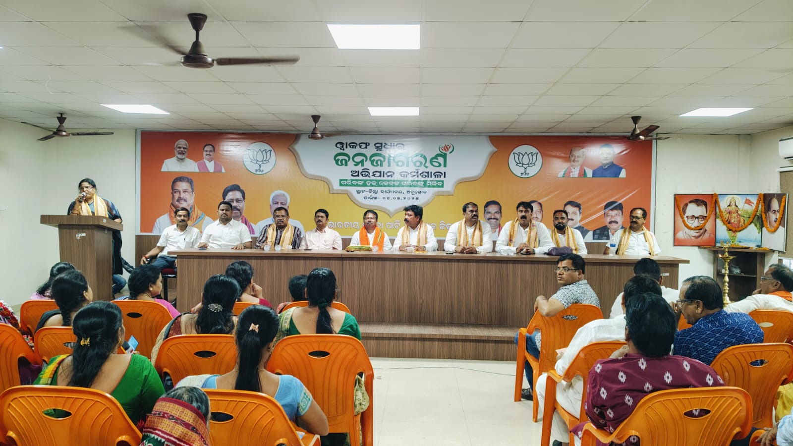You are currently viewing ୱାକଫ ସୁଧାର ଜନଜାଗରଣ ଅଭିଯାନ କର୍ମଶାଳା(ୱାକଫ ନୂତନ ଆଇନ ଗରିବ ମୁସଲମାନ ଓ ମହିଳା ଙ୍କୁ ସେମାନଙ୍କ ହକ ମିଳିବ-ବିଶେଶ୍ୱର ଟୁଡୁ ପ୍ରାକ୍ତନ କେନ୍ଦ୍ରମନ୍ତ୍ରୀ)