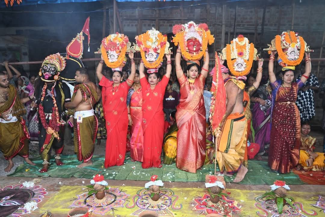 You are currently viewing ସପ୍ତମ ଦିନରେ ମା’ ପାଟ୍ଟଖଣ୍ଡା ଠାକୁରାଣୀ ଯାତ୍ରା : ମା’ ଙ୍କ ଆଗମନ ଶ୍ରୀ ଜଗନ୍ନାଥ ଙ୍କ ପାଖକୁ: ଶତାଧିକ ଭକ୍ତଙ୍କ ସମାଗମ
