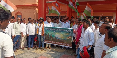 ଖଲ୍ଲିକୋଟ : ଅପରେସନ “ସିନ୍ଦୁର ” ସମର୍ଥନ ରେ ତ୍ରିରଙ୍ଗା ବାଇକ ଯାତ୍ରା ,