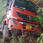 Read more about the article ଗଦ୍ରିଙ୍ଗିଆ ଘାଟିରେ ୨୪ ଘଣ୍ଟା ନ ହେଉଣୁ ପୁଣି ଏକ କାଠ ବୋଝେଇ ଟ୍ରକ ଭାରସାମ୍ୟ ହରାଇ ଦୁର୍ଘଟଣାଗ୍ରସ୍ତ