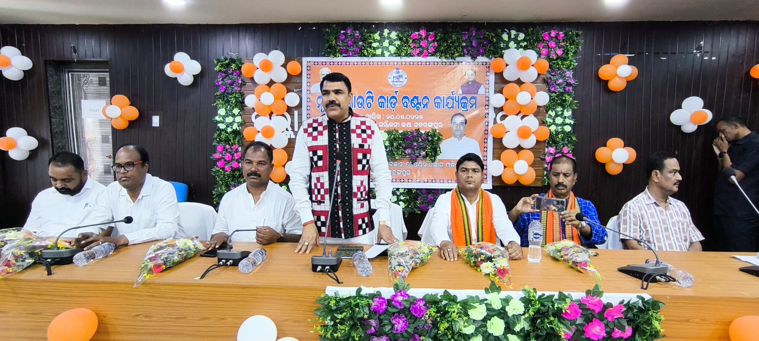 You are currently viewing ନବରଙ୍ଗପୁର ଠାରେ ନୂତନ ରାସନ୍ କାର୍ଡ ବଣ୍ଟନମୁଖ୍ୟ ଅତିଥି ରୂପେ ଯୋଗଦେଲେ ବିଦ୍ୟାଳୟ ଓ ଗଣଶିକ୍ଷା ବିଭାଗ ମନ୍ତ୍ରୀ