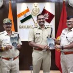 Read more about the article ପୁରୁଷୋତ୍ତମପୁର ଏସଡ଼ି ପିଓ ଡ଼ଃ ଦୀପକ ମିଶ୍ରଙ୍କ କବିତା କୁ ଉନ୍ମୋଚନ କଲେ ଗଞ୍ଜାମ ଏସପି ,