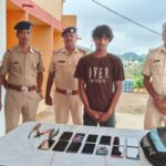 Read more about the article ମୋବାଇଲ ଦୋକାନ ରୁ ଚୋରୀ ଘଟଣା ରେ ଲୁଟେରାଙ୍କୁ ବାନ୍ଧିଲା ପୋଲିସ: ୧୩ ମୋବାଇଲ ଜବତ