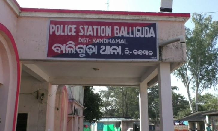 You are currently viewing ହାଟପଦା ମାର୍କେଟରେ ଟିଣ ଭାଙ୍ଗି କଂସା ବାସନ ଦୋକାନରୁ ନଗଦ ଟଙ୍କା ସହ ବିଭିନ୍ନ ସାମଗ୍ରୀ ଚୋରି