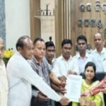 Read more about the article ଶଙ୍କରାଖୋଲକୁ ନୂତନ ବ୍ଲକ ଗଠନ ପାଇଁ ଉପଜିଲ୍ଲାପାଳଙ୍କୁ ଦାବିପତ୍ର ପ୍ରଦାନ