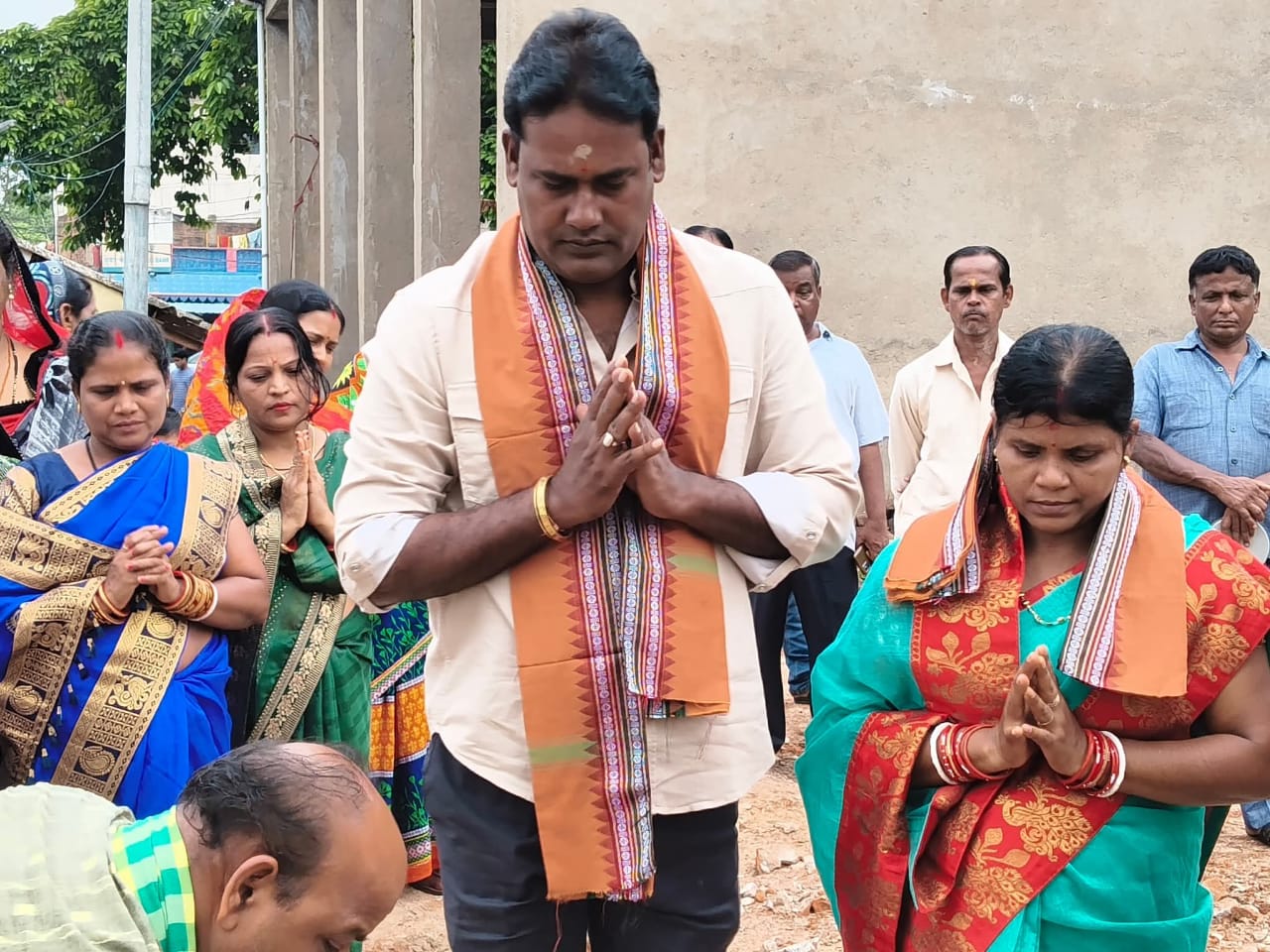 You are currently viewing ରାମଚନ୍ଦ୍ର ବଜାର ଠାରେ କଲ୍ୟାଣ ମଣ୍ଡପ ନିର୍ମାଣ ପାଇଁ ଭୂମି ପୂଜା ।l