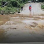 Read more about the article ସିମନବାଡ଼ି ଠାରୁ ବୁଡ଼ାଗୁଡ଼ା ପୂର୍ତ୍ତ ବିଭାଗ ଡାଇଭର୍ସନ ରାସ୍ତା ପୁଣି ଧୋଇଗଲା : ଯୋଗାଯୋଗ ସମ୍ପୂର୍ଣ୍ଣ ବିପର୍ଯ୍ୟସ୍ତ