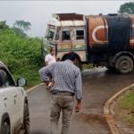 Read more about the article ୫୯ ନଂ.ଜାତୀୟ ରାଜପଥର ଗାଜଲବାଡ଼ି ଘାଟିରେ ଫସିଛି ଟ୍ୟାଙ୍କର; ଯାତାୟାତ ଠପ୍‌