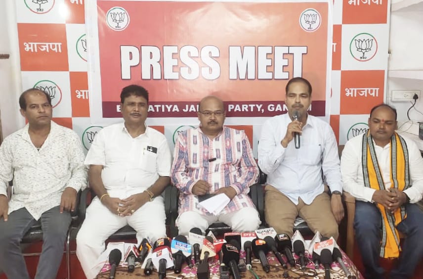 You are currently viewing ଓକିଲଙ୍କୁ ଦୁର୍ବୁତ୍ତ ଓ ମନ୍ତ୍ରୀଙ୍କୁ ଅପରାଧୀଙ୍କ ମୁଖ୍ୟ କହିବା ବିଜେଡ଼ି ନେତାଙ୍କ ଦେବାଳିଆ ସ୍ଥିତିକୁ ଜଣାଉଛି ।