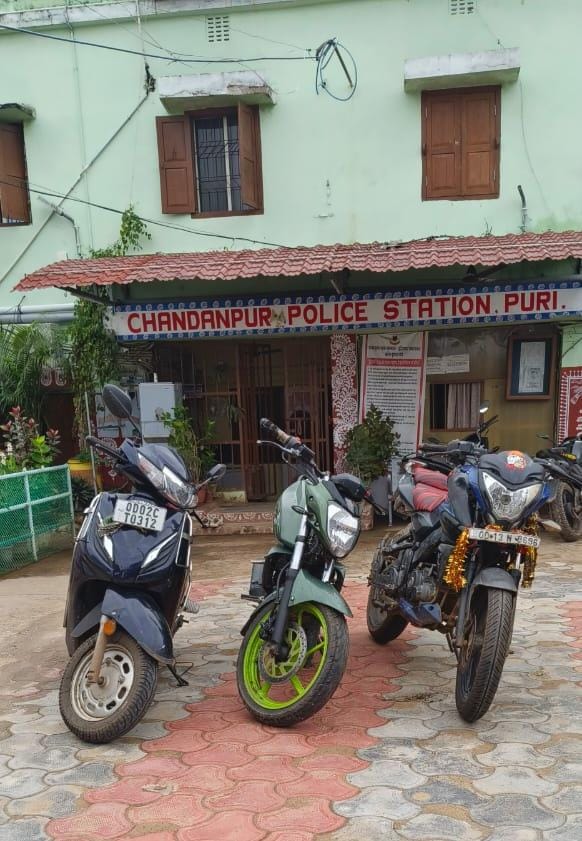 You are currently viewing ଅନ୍ତିକେରା ବ୍ରିଜ ନିକଟରୁ ୧୫୭ ବ୍ରାଉନ ସୁଗାର ଜବତ: ୩ ଗିରଫ