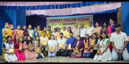 ଓଡ଼ିଶାରେ ଟ୍ରପର କରିଥିବା ଛାତ୍ରଙ୍କୁ ପୁରସ୍କାର