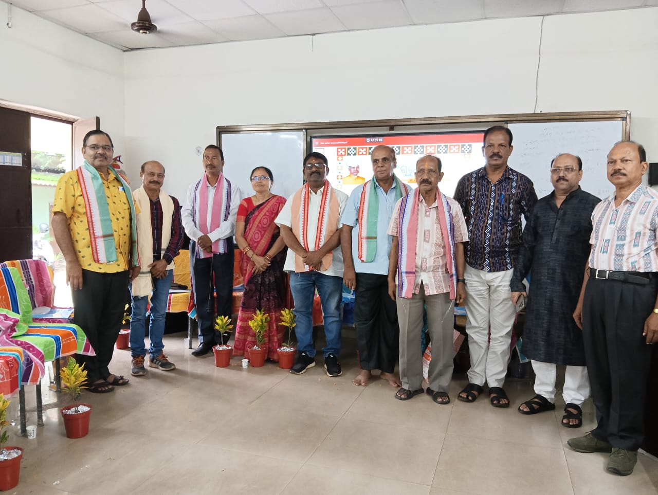 You are currently viewing ସରକାର ଦାୟିତ୍ୱ ରୁ ଦୁରେଇ ଯାଉଛନ୍ତି ବୋଲି ଶିକ୍ଷା ର ହୋଇଛି ଘରୋଇକରଣ