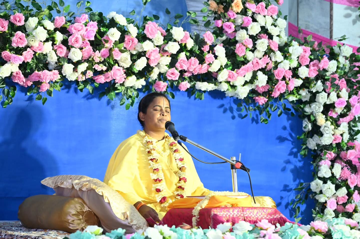 You are currently viewing श्री रामकथा मे कथावाचक सुश्री संगीता किशोरी जी ने श्रोताओ को किया मंत्र मुग्ध