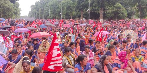 ଓଡ଼ିଶା ଗୋଷ୍ଠୀ ସହାୟିକା (ସି ଆର ପି, ସି ଏମ) ସଂଘ (ଏଆଇଟିୟୁସି)ରବିଧାନସଭା ସମ୍ମୁଖରେ ବିଶାଳ ଗଣଧାରଣା