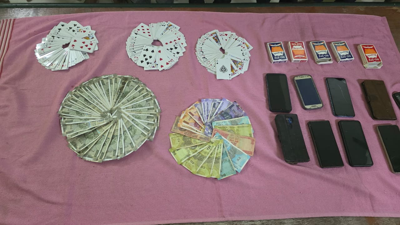 You are currently viewing ବେଲଗୁଣ୍ଠା ପୋଲିସର ଜୁଆ ଆଡ୍ଡା ଉପରେ ଚଢାଉ:୧୦ ଜୁଆଡି ଗିରଫ, ୨୨୭୦୦ ଟଙ୍କା, ୪ ଟି ଦୁଇ ଚକିଆ ଯାନ ଜବତ