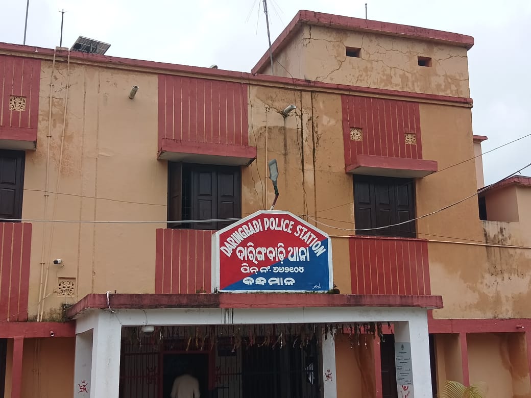You are currently viewing ରାଜ୍ୟ ବାହାର କୁ ଫେରାର ବେଳେ ମାଡି ବସିଲା ପୋଲିସ ନାବାଳିକା ଙ୍କୁ ବଳାତ୍କାର ଘଟଣାରେ ଅଭିଯୁକ୍ତ ଗିରଫ