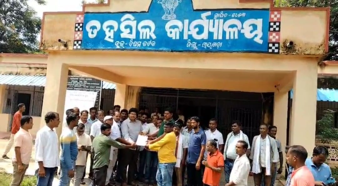 You are currently viewing ଗୋଷ୍ଠୀ ଉନ୍ନୟନ ଅଧିକାରୀ ଏବଂ ତହିସିଲଦାରଙ୍କ ଜରିଆରେ ମୁଖ୍ୟ ମନ୍ତୀ ଙ୍କୁ ଦାଵୀ ପତ୍ର ପ୍ରଦାନା