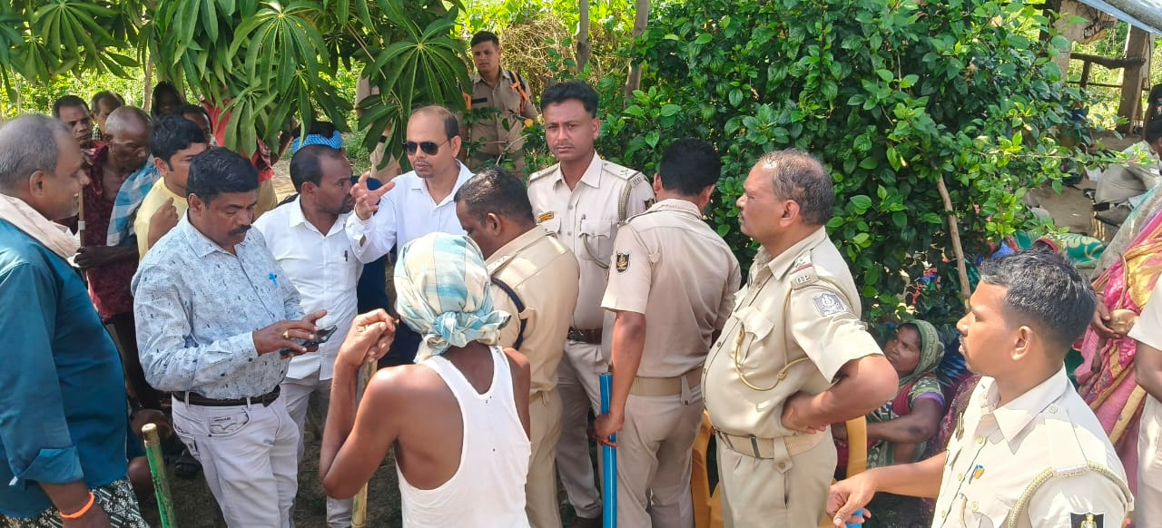 You are currently viewing ଚାଷ ଜମିକୁ ନେଇ ତୁଟୁନି ବିବାଦ।ଧାନ ବିରି ଫସଲରେ ଗୋରୁପଲ ଚରାଇଲେ ସାମନ୍ତରାପୁର ଗ୍ରାମବାସୀ ,