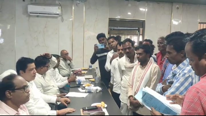 You are currently viewing କୋଷାଗୁ ମୁଡା ପଞ୍ଚାୟତ ସମିତିରେ ଜିଲ୍ଲାପାଳ ଓ ଆରକ୍ଷୀ ଅଧିକ୍ଷକ ଙ୍କ ଯୁଗ୍ମ ଜନଶୁଣାଣି ଶିବିର ଅନୁଷ୍ଠିତ ।